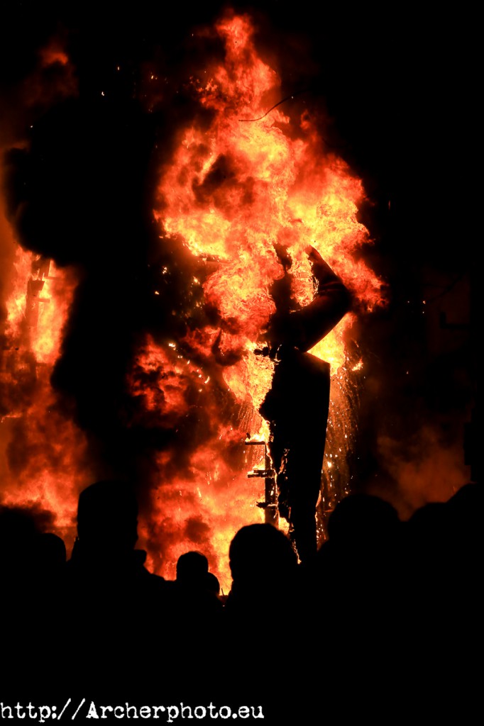 Falla quemándose.